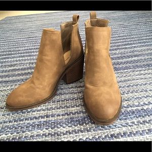 BROWN CUT OUT BOOTIES
